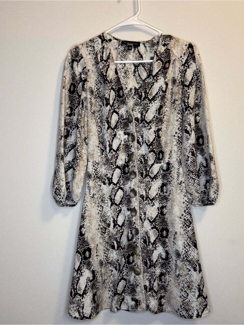 Slate & Willow Black and Cream Snake Print Button-Front Long Sleeve Dress